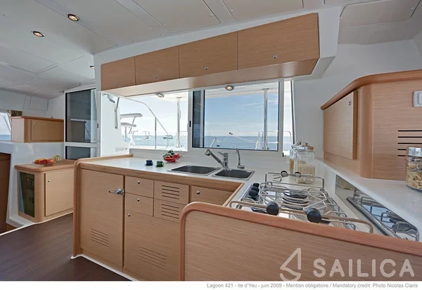 Lagoon 421 - Yacht Charter Sailica