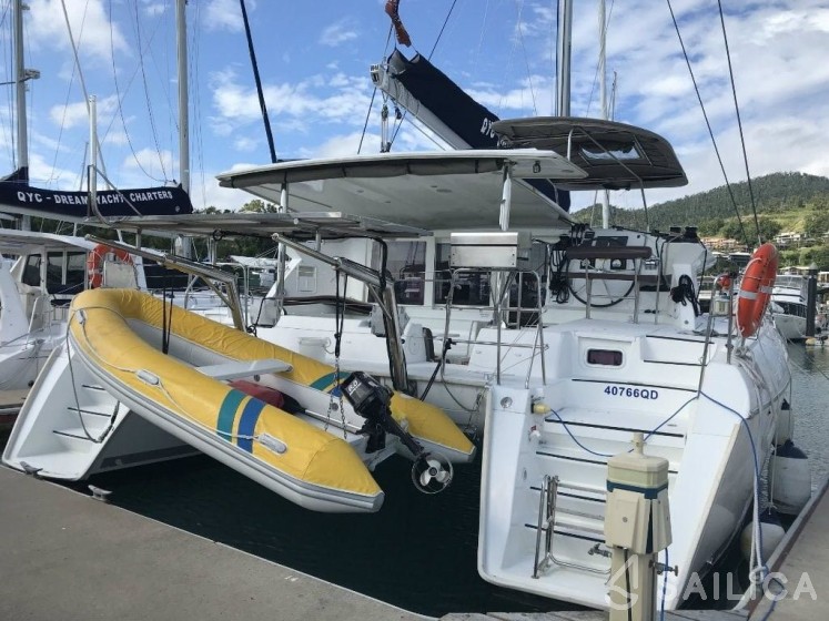 Lagoon 421 - Yacht Charter Sailica