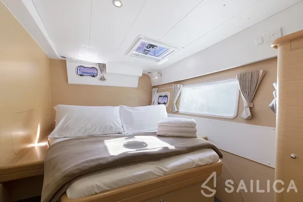 Lagoon 421 - Yacht Charter Sailica