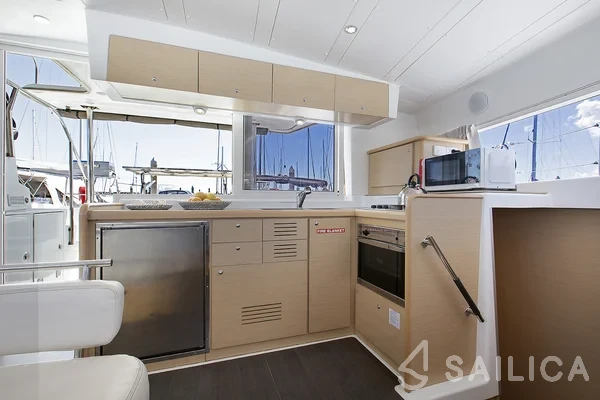 Lagoon 421 - Yacht Charter Sailica