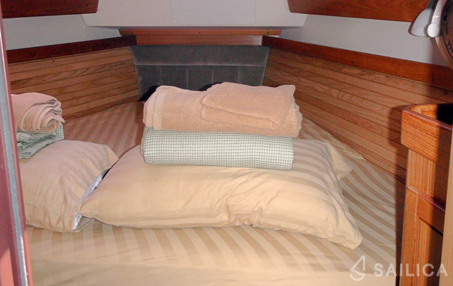 Catalina 375 - Yacht Charter Sailica