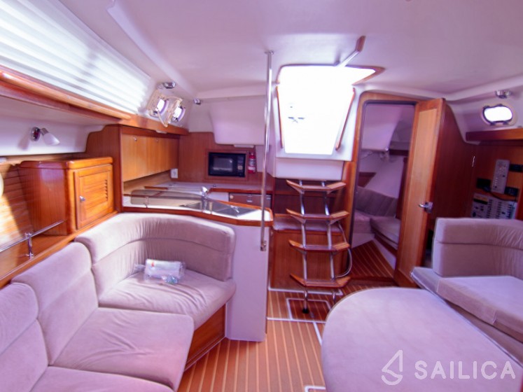 Catalina 375 - Yacht Charter Sailica