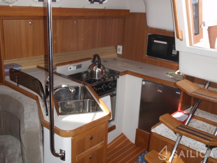 Catalina 375 - Yacht Charter Sailica