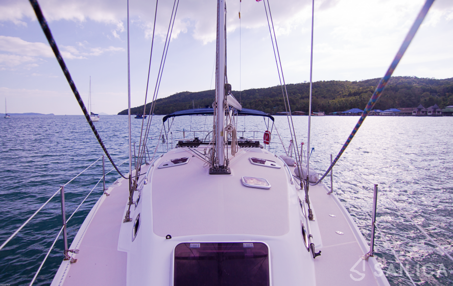 Catalina 375 - Yacht Charter Sailica