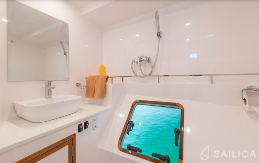 Island Spirit 410 - Yacht Charter Sailica