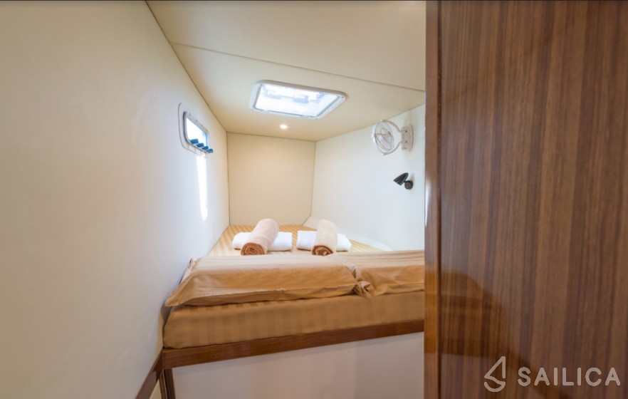 Island Spirit 410 - Yacht Charter Sailica