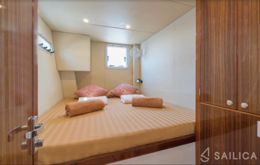 Island Spirit 410 - Yacht Charter Sailica