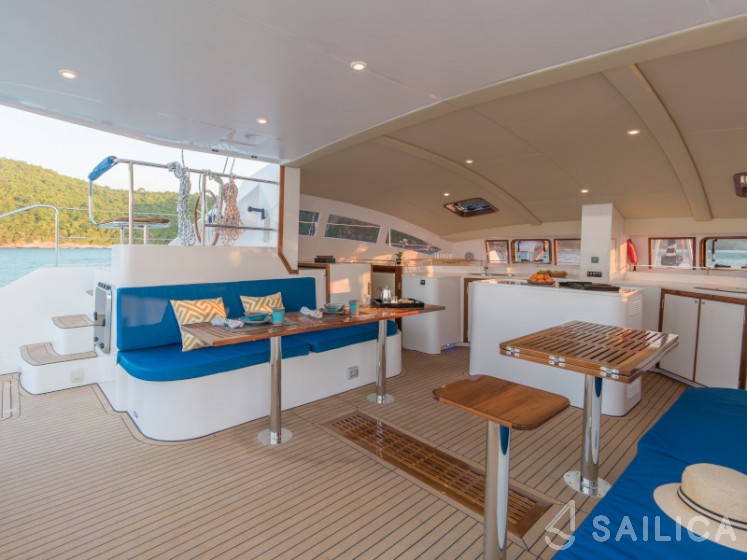 Island Spirit 410 - Yacht Charter Sailica