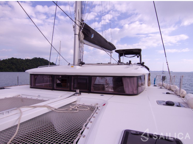 Lagoon 400 S2 - Yacht Charter Sailica