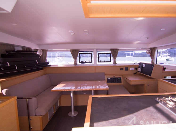 Lagoon 400 S2 - Yacht Charter Sailica