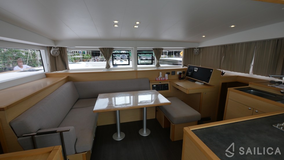 Lagoon 400 S2 - Yacht Charter Sailica