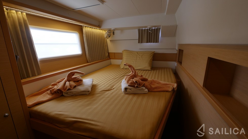 Lagoon 400 S2 - Yacht Charter Sailica
