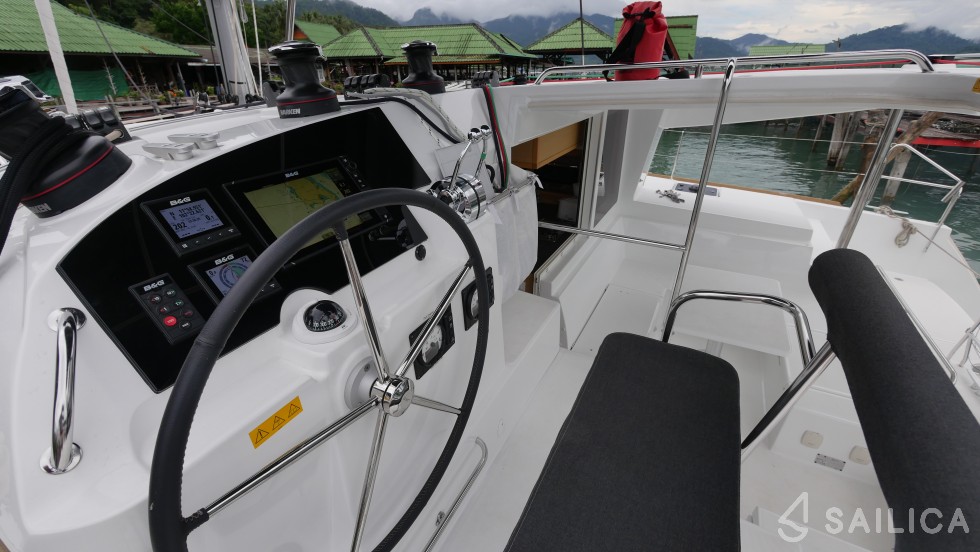 Lagoon 400 S2 - Yacht Charter Sailica
