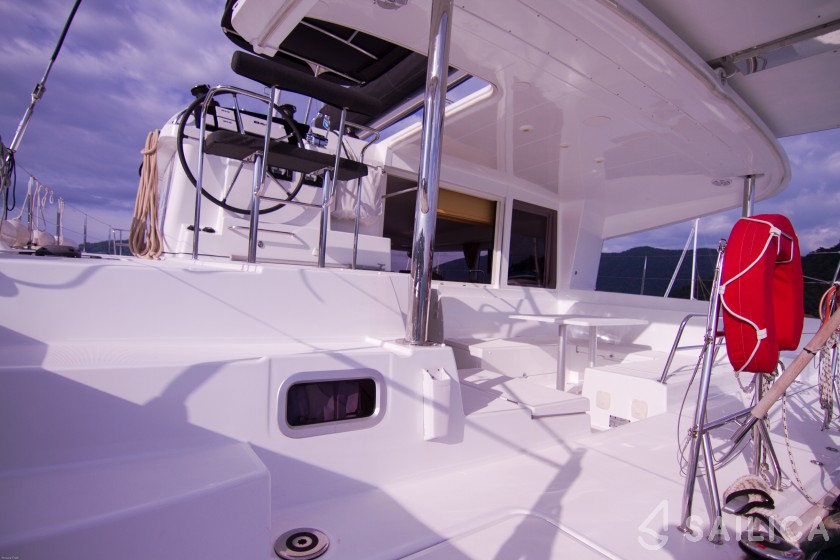 Lagoon 400 S2 - Yacht Charter Sailica