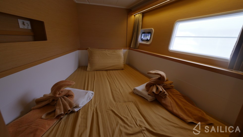 Lagoon 400 S2 - Yacht Charter Sailica