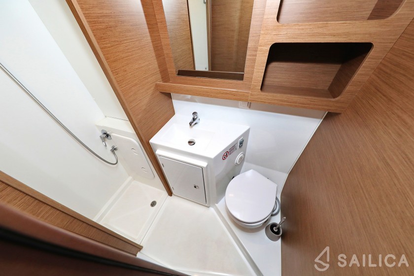 Lagoon 42 - Yacht Charter Sailica