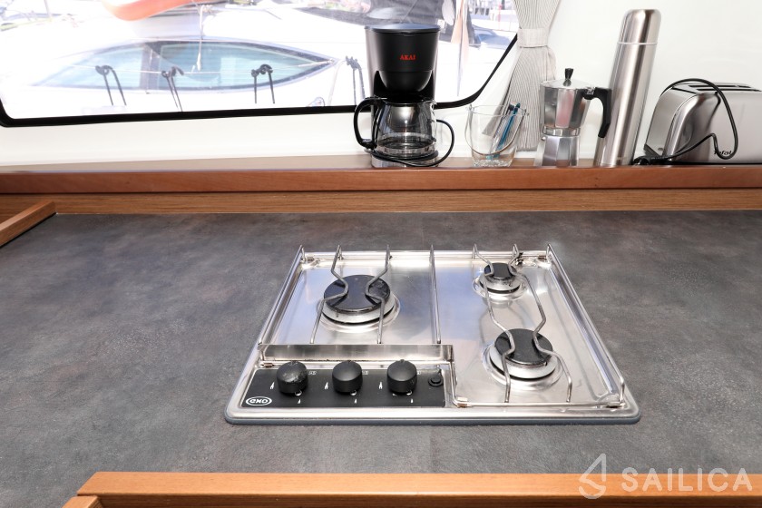 Lagoon 42 - Yacht Charter Sailica