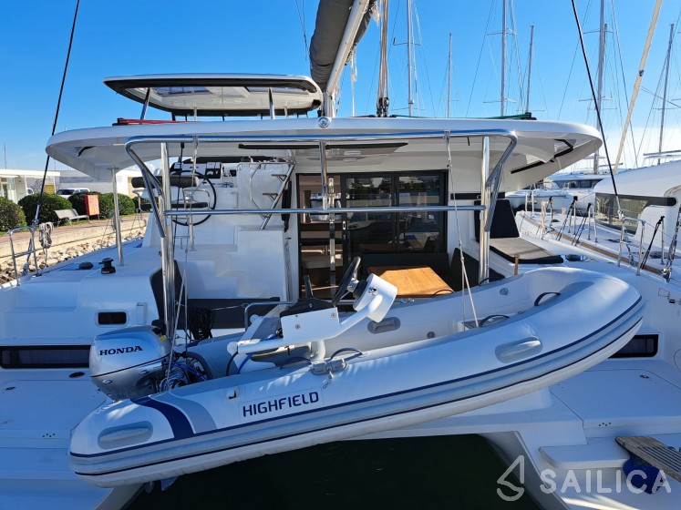 Lagoon 42 - Yacht Charter Sailica