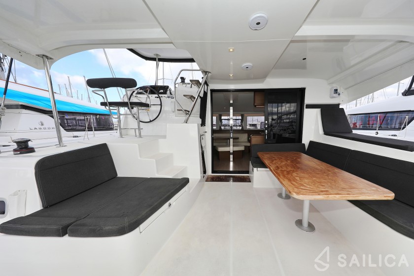 Lagoon 42 - Yacht Charter Sailica