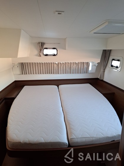 Lagoon 42 - Yacht Charter Sailica