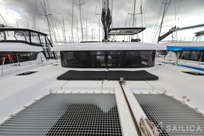 Lagoon 42 - Yacht Charter Sailica