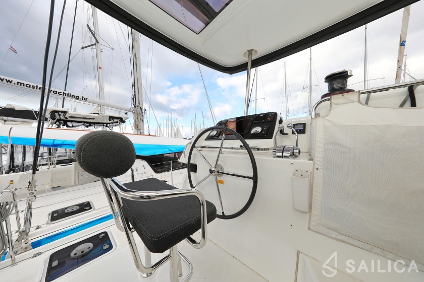 Lagoon 42 - Yacht Charter Sailica