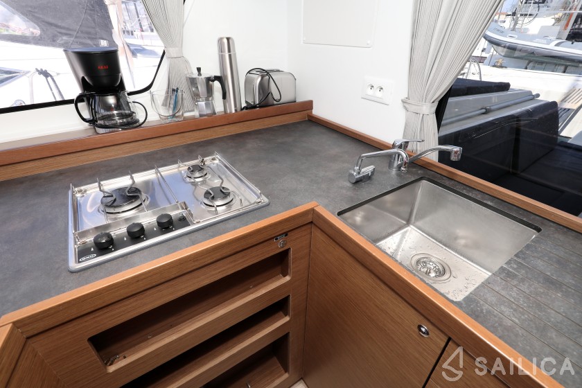 Lagoon 42 - Yacht Charter Sailica
