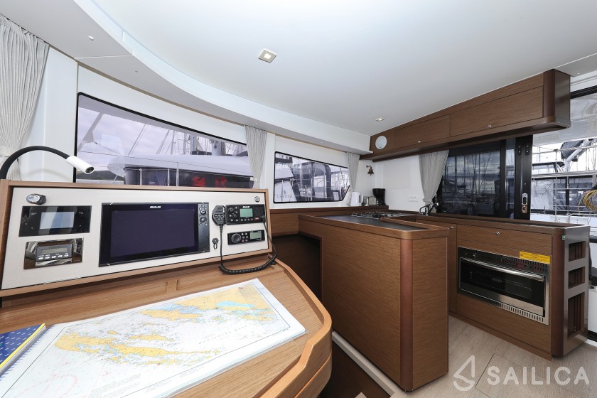 Lagoon 42 - Yacht Charter Sailica