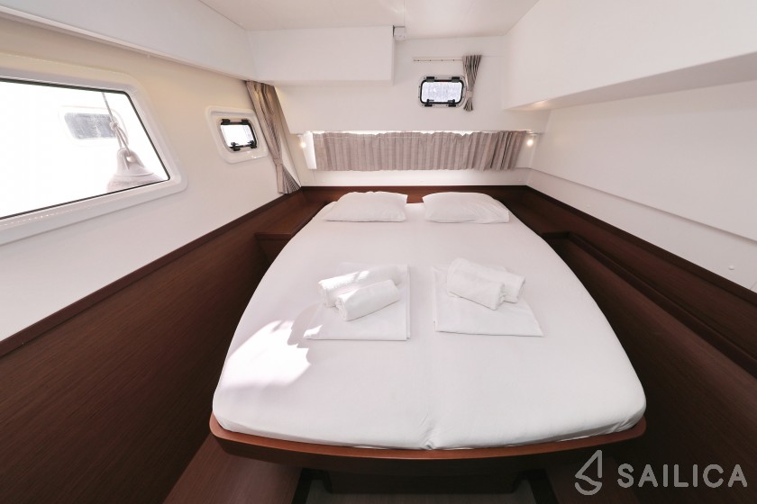 Lagoon 42 - Yacht Charter Sailica