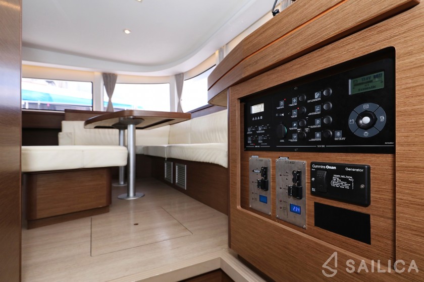 Lagoon 42 - Yacht Charter Sailica