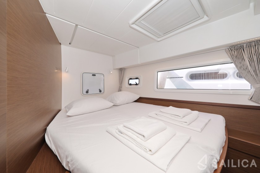 Lagoon 42 - Yacht Charter Sailica
