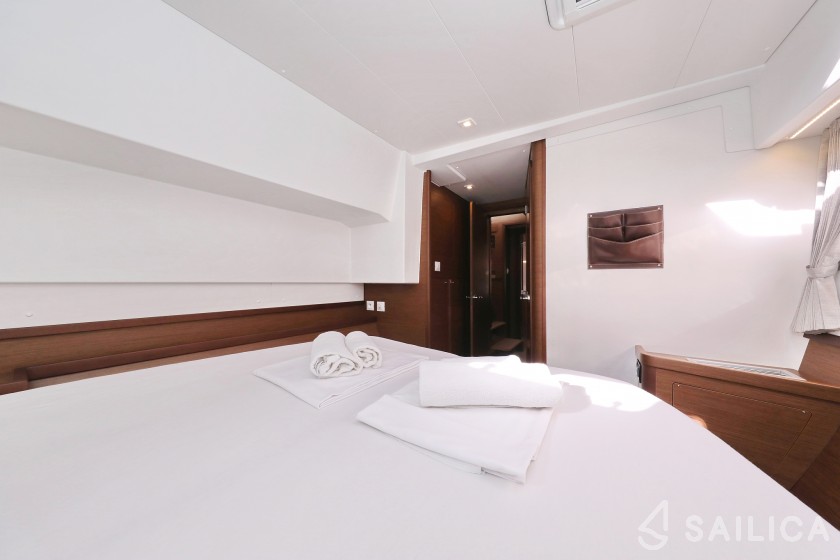 Lagoon 42 - Yacht Charter Sailica