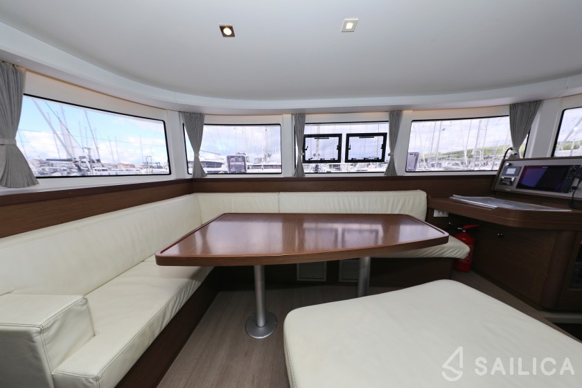 Lagoon 42 - Yacht Charter Sailica
