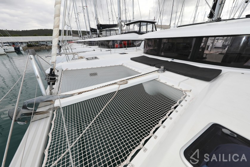 Lagoon 42 - Yacht Charter Sailica