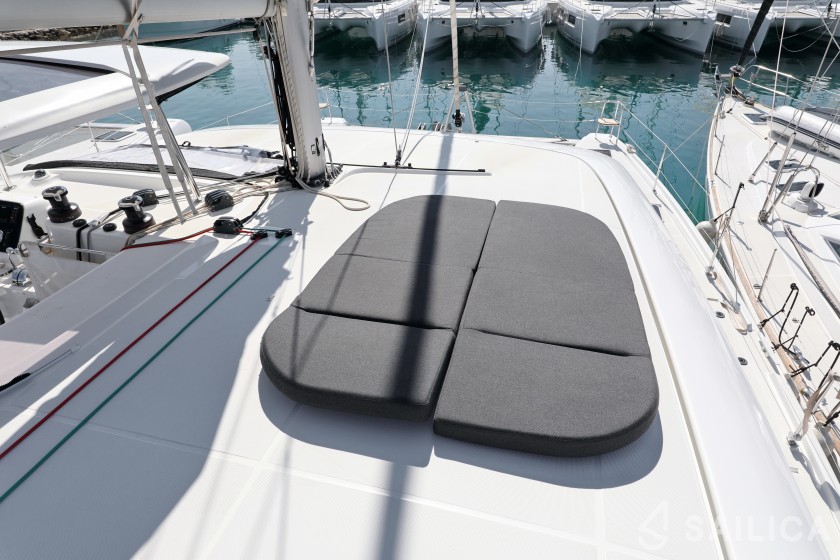 Lagoon 42 - Yacht Charter Sailica