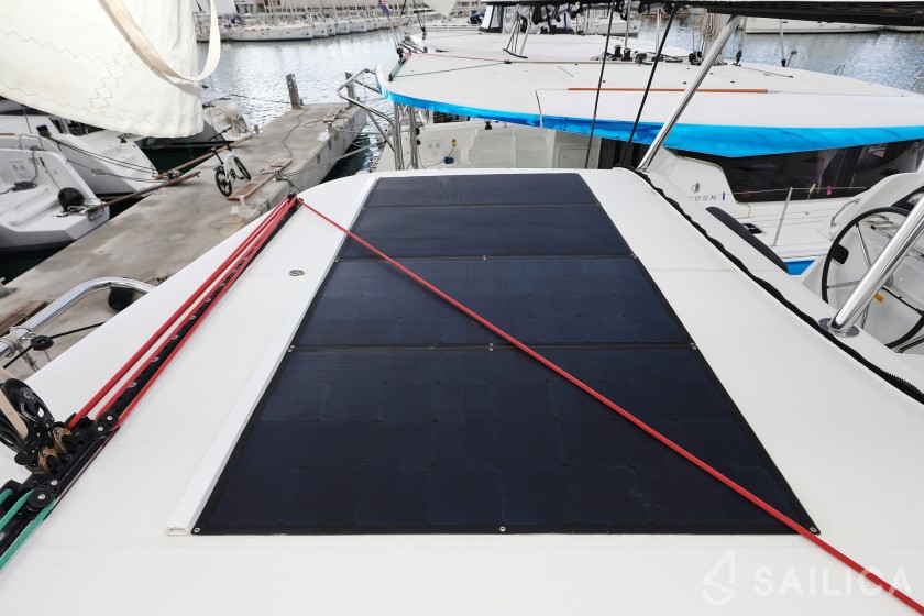 Lagoon 42 - Yacht Charter Sailica