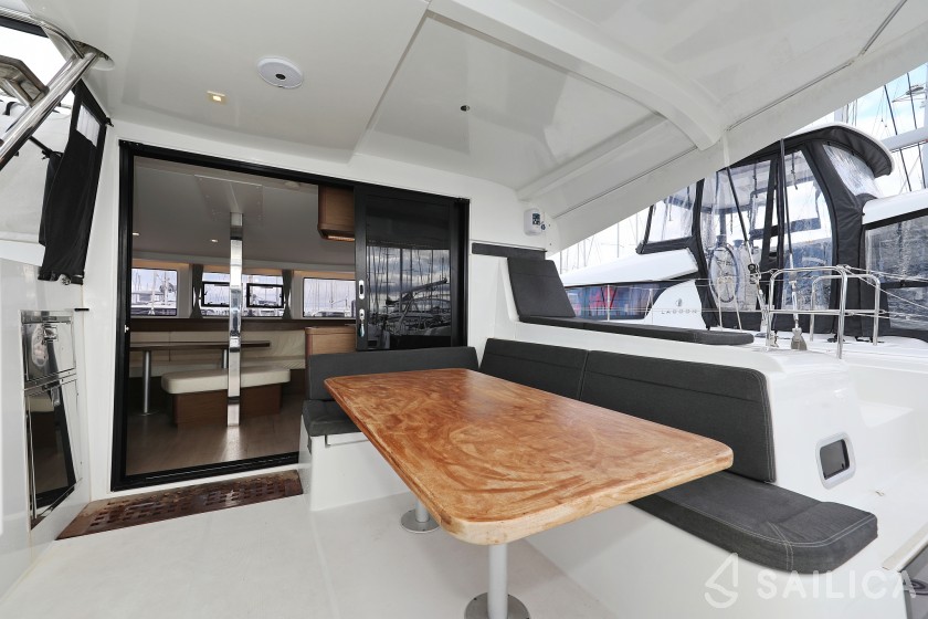 Lagoon 42 - Yacht Charter Sailica