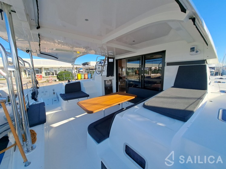 Lagoon 42 - Yacht Charter Sailica