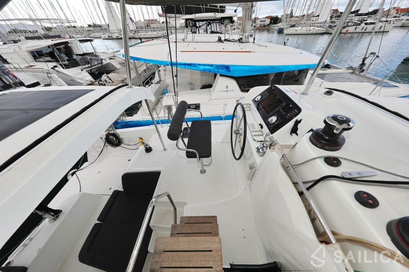 Lagoon 42 - Yacht Charter Sailica