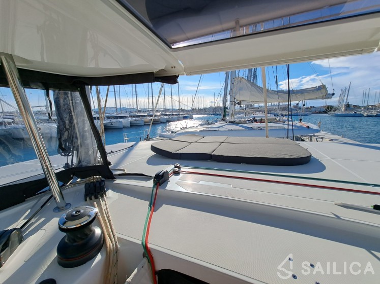 Lagoon 42 - Yacht Charter Sailica