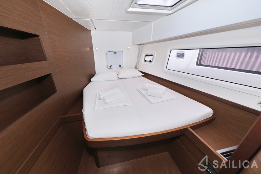 Lagoon 42 - Yacht Charter Sailica