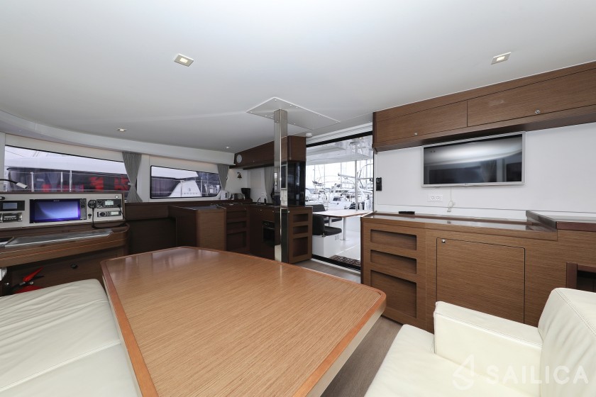 Lagoon 42 - Yacht Charter Sailica