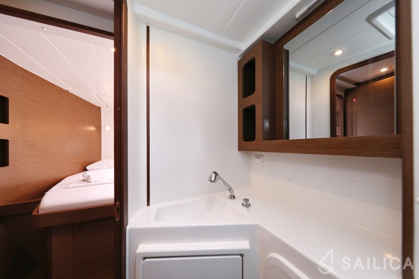 Lagoon 42 - Yacht Charter Sailica