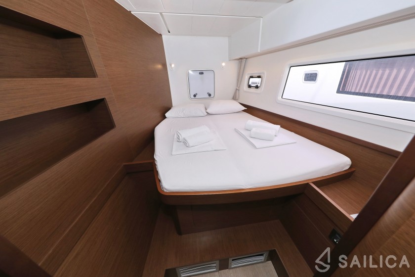 Lagoon 42 - Yacht Charter Sailica
