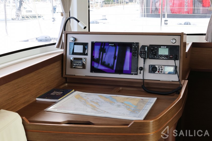 Lagoon 42 - Yacht Charter Sailica