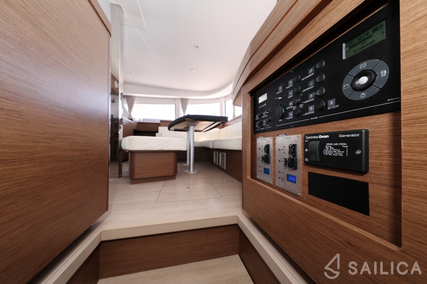 Lagoon 42 - Yacht Charter Sailica