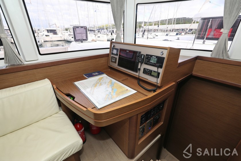 Lagoon 42 - Yacht Charter Sailica