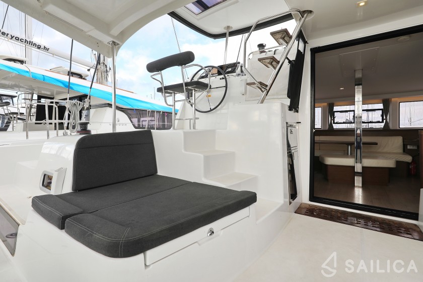 Lagoon 42 - Yacht Charter Sailica