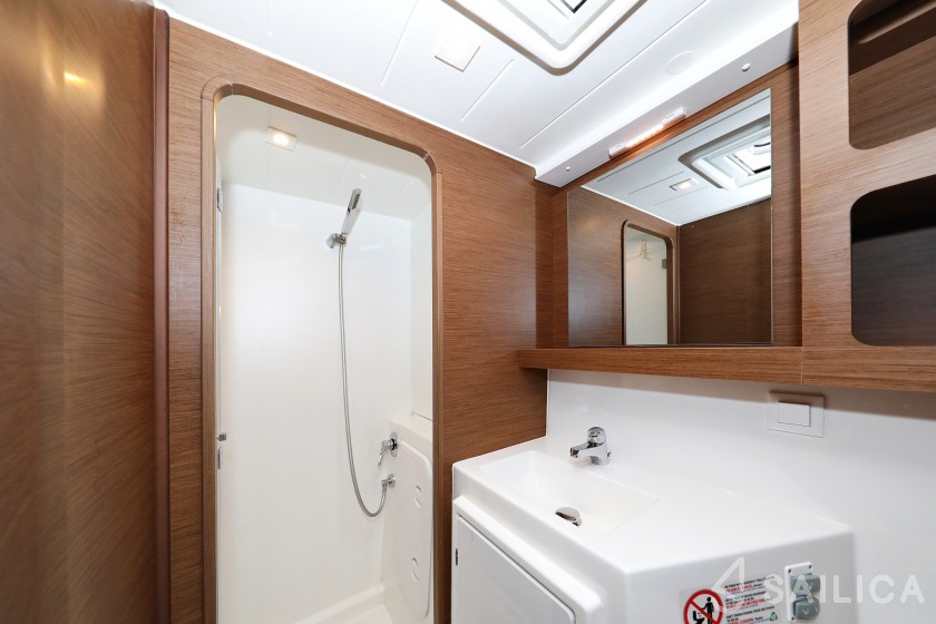 Lagoon 42 - Yacht Charter Sailica