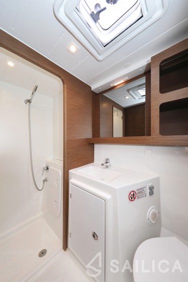 Lagoon 42 - Yacht Charter Sailica